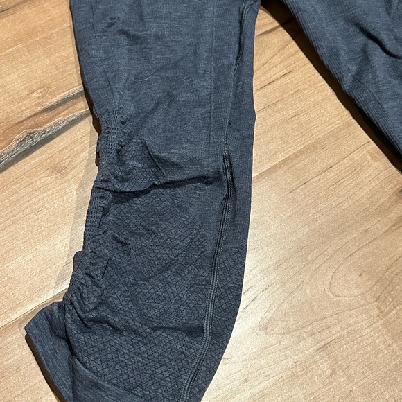Like new, Lululemon compression capris - Picture 7 of 7